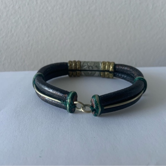 Exotic Cuff Bangle Gold, Silver Leather Bracelet - Picture 3 of 4